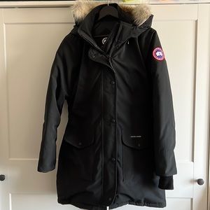 Canada Goose trillium down parka coat with natural coyote fur trim size large